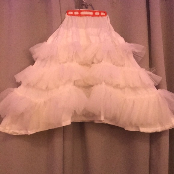 White fluffy petticoat - Picture 1 of 2